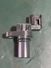 Load image into Gallery viewer, 250 hp Yamaha CAM POSITIONING SENSOR 6P2-85896-00-00 four stroke 2005-2018 some 200 225 hp
