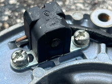 Load image into Gallery viewer, f 90 75 hp Yamaha PULSER COIL new connector 67F-85580-00-00 four stroke 2002-2004 - 80 100 hp 1999-2004
