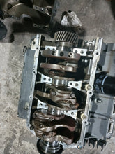 Lade das Bild in den Galerie-Viewer, Df 200 225 250 Suzuki 6 cylinder heads,block,crankshaft
