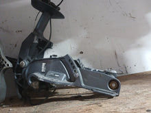 Lade das Bild in den Galerie-Viewer, F40 Yamaha 20inch midsection shock absorber, brackets, steering arm, pivot assy
