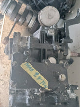 Lade das Bild in den Galerie-Viewer, 8 hp, 9.8 hp tohatsu nissan parts- head, top cowling, recoil, coil plate, powerhead
