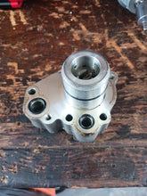 Lade das Bild in den Galerie-Viewer, F25 40 50 yamaha oil pump
