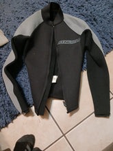 Load image into Gallery viewer, O&#39;Neill woman&#39;s small wetsuit jacket RN77131
