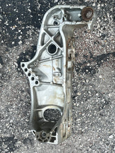 Load image into Gallery viewer, BF 50 40 hp Honda STERN BRACKETS starboard right 50301-ZV5-020ZA port left 50311-ZV5-010ZA four stroke pre-1997-2003

