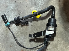 Lade das Bild in den Galerie-Viewer, 115 hp Mercury AIR FUEL MODULE CANISTER 884545A02 four stroke EFI  SOME compatibility 75 80 100 hp EFI, some 135 150 175 200 hp Verado
