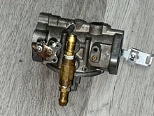 Lade das Bild in den Galerie-Viewer, 90 85 hp Force Tillotson CARBURETOR WB-100c 832061-3 two stroke NEEDS NEW GASKETS - cleaned
