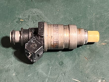 Cargar imagen en el visor de la galería, 250 225 200 150 HP Yamaha OX66 FUEL INJECTORS 65L-13761-00-00 Two Stroke 1997-2004
