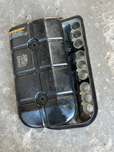 Cargar imagen en el visor de la galería, 85 75 hp Yamaha CARBURETOR Intake COVER 1&amp;2 688-14417-01-94 688-14418-01-00 two stroke 1994-2000
