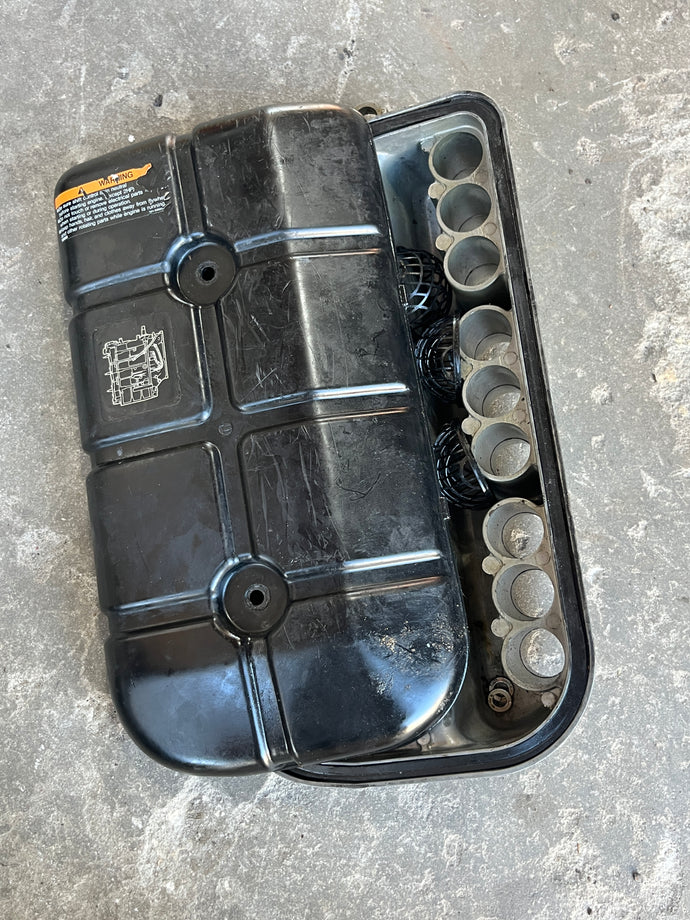 85 75 hp Yamaha CARBURETOR Intake COVER 1&2 688-14417-01-94 688-14418-01-00 two stroke 1994-2000