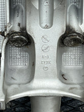 Cargar imagen en el visor de la galería, BF 225 200 hp Honda 50200-ZY3-406ZA Swivel Case XL 2002-2006 four stroke outboard
