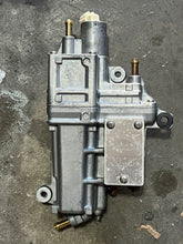 Lade das Bild in den Galerie-Viewer, PARTS ONLY - DF 50 40 hp Suzuki VST 15600-87J01 15600-87J11 FUEL VAPOR SEPARATOR Four Stroke 1999-2010 NO FUEL PUMP
