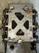 Lade das Bild in den Galerie-Viewer, 150 175 200 hp Yamaha 62H-85540-00-00 CDI CU2682 with BRACKET &amp; COILS 1994-95 two stroke 150 175 superseded # 62H-85540-00-00
