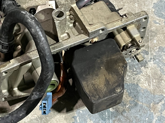 f 150 hp Yamaha VST FLOAT CHAMBER top COVER 63P-14182-20-00 four stroke 2015-2024 63P-14180-20-00