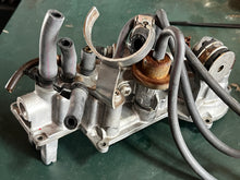 Cargar imagen en el visor de la galería, 150 175 200 225 250 300 hp Yamaha 68F-14182-01-00 VST FLOAT CHAMBER COVER 60V-14182-01-00 2000-2011 two stroke HPDI
