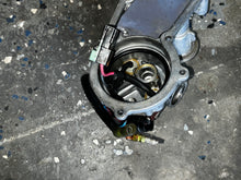 Cargar imagen en el visor de la galería, 150 - 300 hp Yamaha 68F-14182-01-00 VST FLOAT CHAMBER COVER 60V-14182-01-00 PUMP LEAD WIRE 68F-82509-00-00 2000-2011 two stroke HPDI
