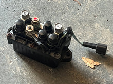 Load image into Gallery viewer, f 150 hp Yamaha POWER TRIM TILT RELAY 63P-81950-00-00 four stroke 2005-2024 some compatibility 50 60 70 75 90 115 175 200 225 250 hp
