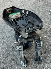 Cargar imagen en el visor de la galería, MFS 50 40 hp Tohatsu 3KYQ671000 BOTTOM COWL, 3KYW610200 DRIVE SHAFT HOUSING, 3KZQ772081 SWIVEL BRACKET, 3KYQ013000 ENGINE BASE ASSY, 3KYQ772121 CLAMP BRACKET (PTT-L) PORT, 3KYQ772111 CLAMP BRACKET (PTT-R) STARBOARD four stroke midsection
