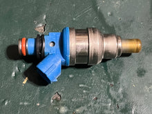 Lade das Bild in den Galerie-Viewer, DF 60 70 hp Suzuki FUEL INJECTOR 15710-99E00 four stroke 1998-2009
