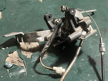 Lade das Bild in den Galerie-Viewer, DF 30 25 hp Suzuki SHIFT ROD (S &amp; L) 25111-94L00 CLUTCH SHAFT LEVER 21210-94L00 ROD 23211-94L00 HOLDER 21151-94L00 four stroke 2018
