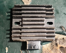 Load image into Gallery viewer, f 90 hp Yamaha voltage RECTIFIER REGULATOR 6D3-81960-00-00 four stroke 2005-up, some 75 115 compatibility
