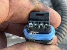 Load image into Gallery viewer, 250 hp Mercury EFI ENGINE HARNESS 825763A5 IGNITION HARNESS 825433A11 two stroke 1995 some compatibility 225 300 hp - for 4-pin ignition coils
