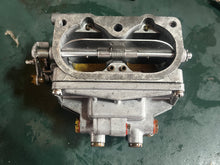 Load image into Gallery viewer, 115 hp Yamaha CARBURETOR SET 6E503 two stroke v4 6E5-14301-03-00 6E5-14302-03-00
