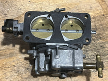 Lade das Bild in den Galerie-Viewer, 200 175 150 hp Mercury CARBURETOR SET WMH 16-1 16-2 16-3 top 3308-9672A44 3311-818650A4 818650A52, center 3308-9672A45 818650A5 818650A53, bottom 3308-9672A46 818650A6 818650A59 two stroke v6 compatible 175 150 hp

