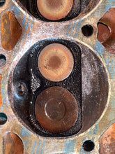 Load image into Gallery viewer, sold ebay aug2025——5.0 5.7 Liter OMC 1989 cylinder head #2 3853852 985431 Valve Cover 0986748 volvo

