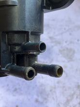 Cargar imagen en el visor de la galería, 150 hp 90 - 200 hp Evinrude e-tec VST RESERVOIR &amp; PUMP 5009967 two stroke AF AB models TESTED
