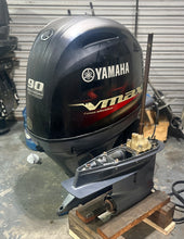 Lade das Bild in den Galerie-Viewer, 2018 F90 hp Yamaha Four Stroke Vmax 20”  clean running outboard
