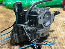 Lade das Bild in den Galerie-Viewer, 90 75 hp Yamaha carburetor set with linkages 6H1-14301-07-00 6H1-14302-07-00 6H1-14303-07-00 Two Stroke 1992-2003
