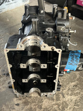 Lade das Bild in den Galerie-Viewer, 40 30 hp Mercury EFI CYLINDER BLOCK long 850082T35 four stroke 3 cylinder 2005
