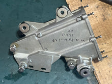 Load image into Gallery viewer, f 225 200 hp Yamaha 69J-14181-00-00 vst FLOAT CHAMBER BODY w screws 2002-2010 four stroke
