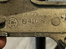 Load image into Gallery viewer, 135 150 175 200 hp Mercury THROTTLE LEVER 41022 41095T 410952 CONTROL ROD 814929 CAM 815539T two stroke 1992-1996
