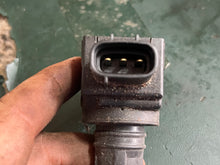 Lade das Bild in den Galerie-Viewer, DF 225 200 225 hp Suzuki IGNITION COIL 33410-93J00 h6t11171 four stroke 2007-22
