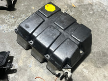 Lade das Bild in den Galerie-Viewer, 150 hp Johnson Evinrude INTAKE AIR SILENCER 0324406 0387871 two stroke 1978-1982 some compatibility 175 200 235
