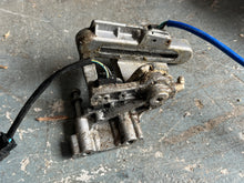 Lade das Bild in den Galerie-Viewer, f 150 hp SHIFT BRACKET 6DA-44176-00-00 BRACKET 63P-44117-01-00  SHIFT SWITCH 69J-8259F-00-00 four stroke 2015-2024
