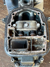 Lade das Bild in den Galerie-Viewer, 40 50 hp Yamaha 20” LONG MIDSECTION UPPER CASING 6H4-45111-10-4D SWIVEL 697-43311-03-4D STEERING ARM 6H4-42510-02-4D EXHAUST 6H4-41137-00-94 Two Stroke 1994 ProV
