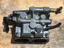 Lade das Bild in den Galerie-Viewer, 200 175 150 hp Mercury CARBURETOR SET WMH-16 top 3308-9672A44 3311-818650A4 818650A52, center 3308-9672A45 818650A5 818650A53, bottom 3308-9672A46 818650A6 818650A59 two stroke v6
