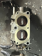 Cargar imagen en el visor de la galería, f 115 hp Yamaha THROTTLE BODY #1 and #2 68V-13751-01-00 68V-13752-01-00 2005, four stroke 2001-2011
