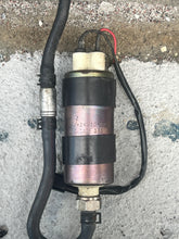 Load image into Gallery viewer, f 225 200 hp Yamaha FUEL PUMP ASSY low 69J-24410-01-00 69J-24410-02-00 four stroke 2005-up TESTED
