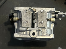 Lade das Bild in den Galerie-Viewer, 225 hp Mercury CARBURETOR SET WMV-7 3327-828273A1 828273A2 828273A3 two stroke 3.0
