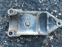 Cargar imagen en el visor de la galería, BF 250 225 200 175 hp Honda LOWER MOUNTING HOUSING 50111-ZY3-020 mounts Four Stroke
