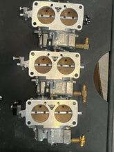 Lade das Bild in den Galerie-Viewer, 225 hp Mercury CARBURETOR SET WMV-7 3327-828273A1 828273A2 828273A3 two stroke 3.0
