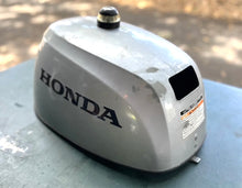 Lade das Bild in den Galerie-Viewer, BF 20 15 hp Honda Engine Cover Honda 63100-ZY1-010ZA with cowl light four stroke
