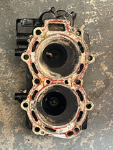 Load image into Gallery viewer, 30 25 15 hp Evinrude E-tec CYLINDER HEAD 0355133 two stroke 2017 AA AB AF
