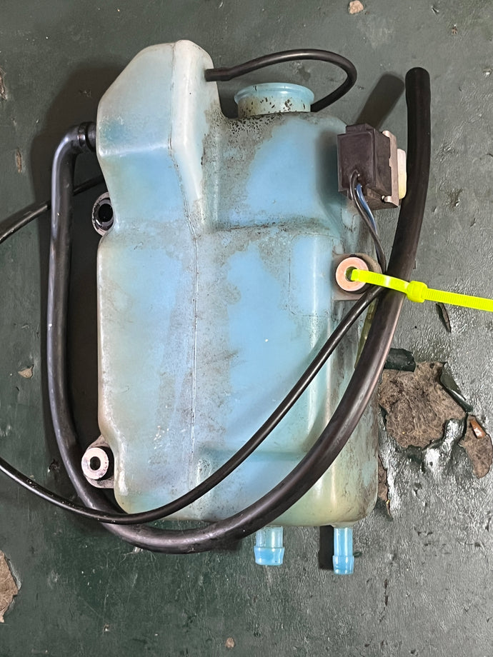 250 hp Yamaha OIL TANK 61A-21750-00-00 two stroke HPDI 3.3 liter SWITCH 6R3-8259E-00-00 some compatibility 200 225 300 hp 1990-2009