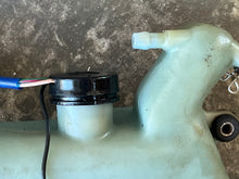 Lade das Bild in den Galerie-Viewer, 50 hp Yamaha OIL TANK 63D-21707-00-00 LEVEL GAUGE 63D-85720-00-00 CAP 6H4-21770-00-00 two stroke 2000-2009 some 40 hp compatibility
