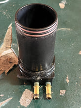 Lade das Bild in den Galerie-Viewer, 75 - 175 hp Evinrude E-tec vst CHAMBER BOTTOM 5004428 two stroke 1998-2005 some Ficht motors some 40-300 hp compatibility
