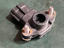 Load image into Gallery viewer, DF 150 200 250 hp Suzuki MAP PRESSURE SENSOR 18590-68H00 intake sensor FOUR STROKE
